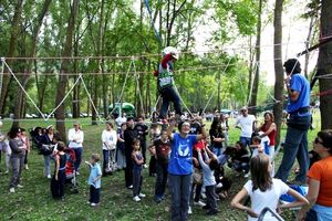 GR 250912 Bambini sul ponte sospeso