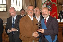 Apifarfalle2008 114