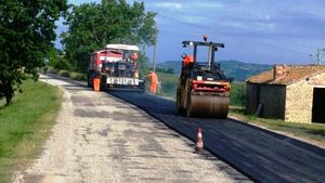 lavori asfaltatura sulla Mondaviese