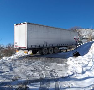 Camion rimasto bloccato sulla SP 2 Conca