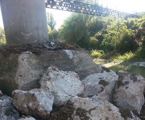 Massi posizionati Ponte di Montelabbate