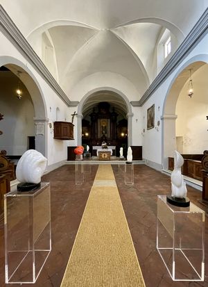 Sculture di Marialuisa Tadei nella Chiesa del Conventino