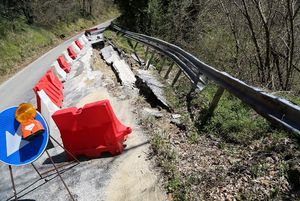 Frana sulla provinciale da Macerata Feltria a Monte Cerignone2