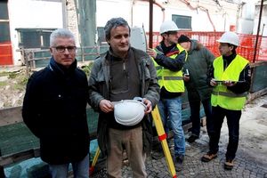 Rossi Clini ed i tecnici col laser davanti al Teatro Romano 01