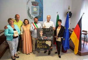 Sindaco Caverni con presidente Pro loco e delegazione tedesca