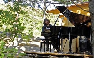 Il pianista Mario Mariani  ideatore e direttore artistico