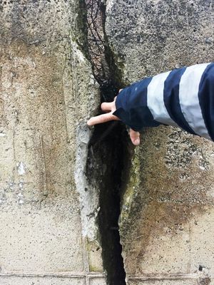 Petriano danni ad un muro di contenimento della strada