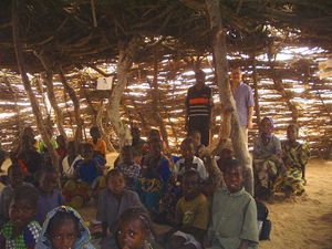 Savelli con bambini in Niger 01