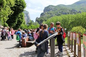 A scuola nella Riserva studenti al Furlo