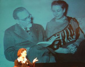 Silvia Ballestra e sullo sfondo Joyce Lussu con il marito Emillio