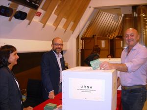 Primo consigliere a votare Davide Manenti di Pesaro