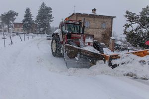 SP 51 Cesane mezzo sgombraneve in azione