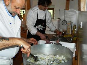 GR 300113 I due chef preparano il brodetto